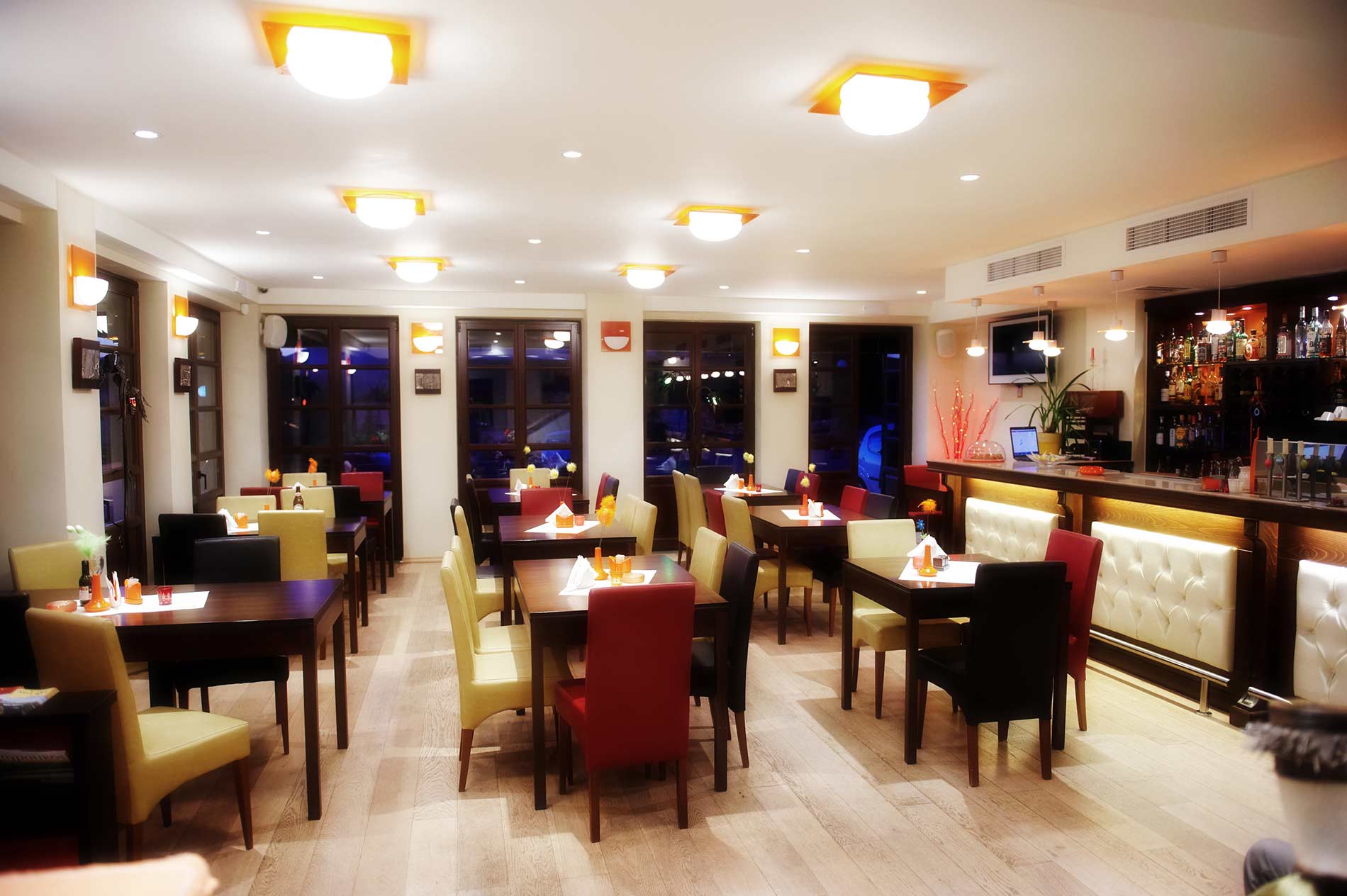 Eστιατόριο Μπαχάρι, Βλαχέρνα Άρτας, Με φιλικό και μοντέρνο, άνετο και κομψό περιβάλλον